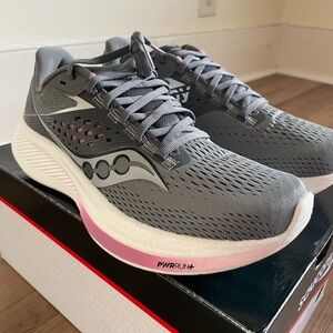 Saucony Women's Gray and Pink Running Shoes - PWRRUN+ Midsole